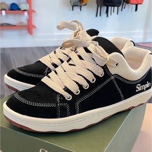 SIMPLE OS Suede in black!